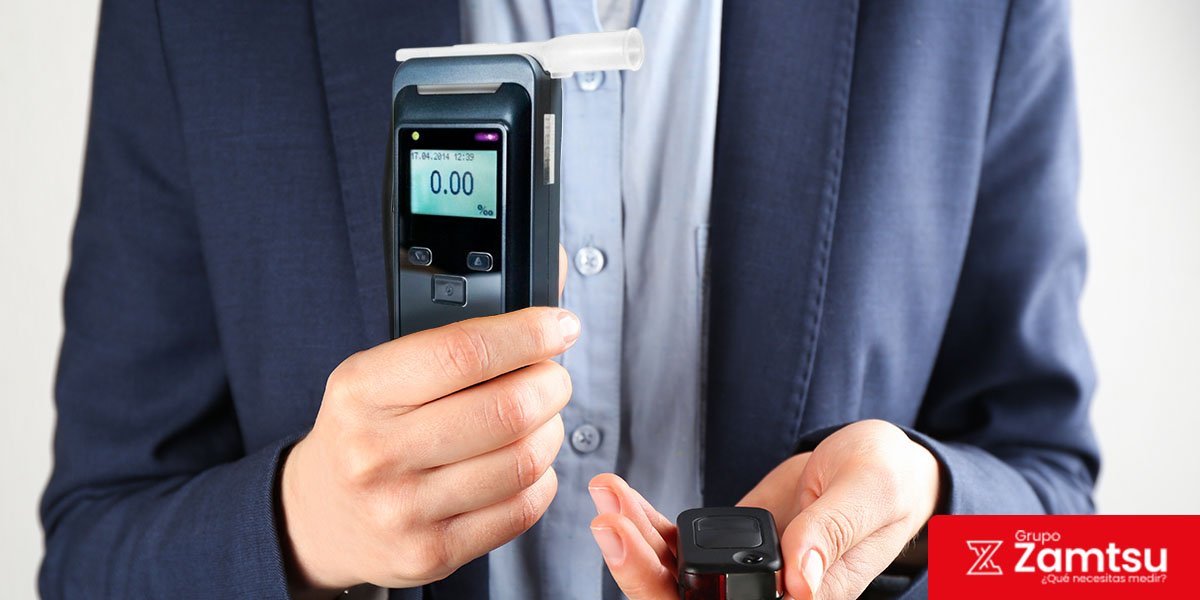 slide web zamtsu.com (1) Cómo elegir el alcoholímetro Digital Ideal para tu empresa