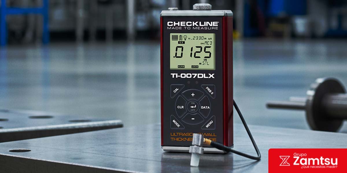 slide web zamtsu.com (1) Medidor de espesor ultrasónico en operación para guiar cómo elegir tu medidor de espesor según material y aplicación industrial